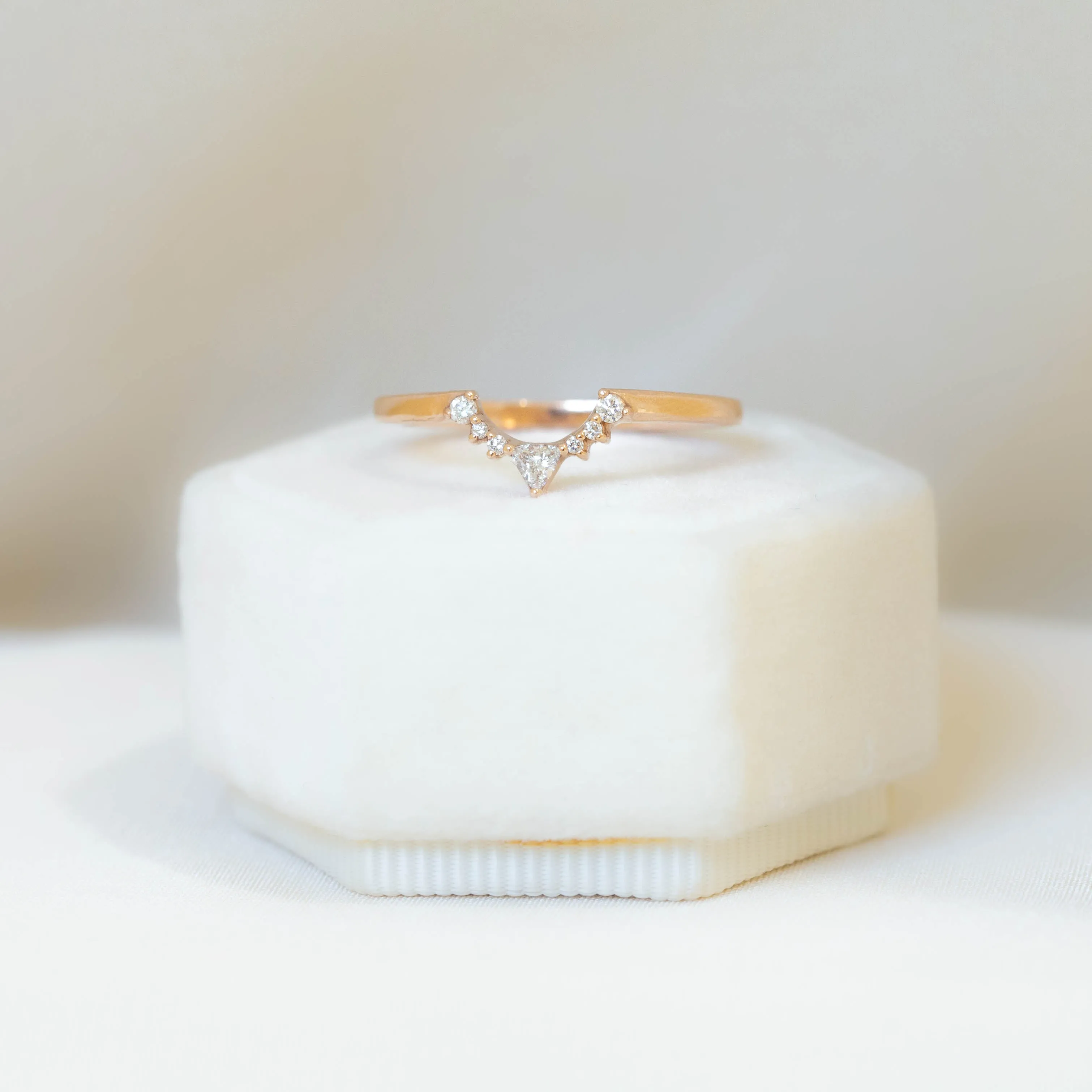 14kr Trillion Contour Diamond Band
