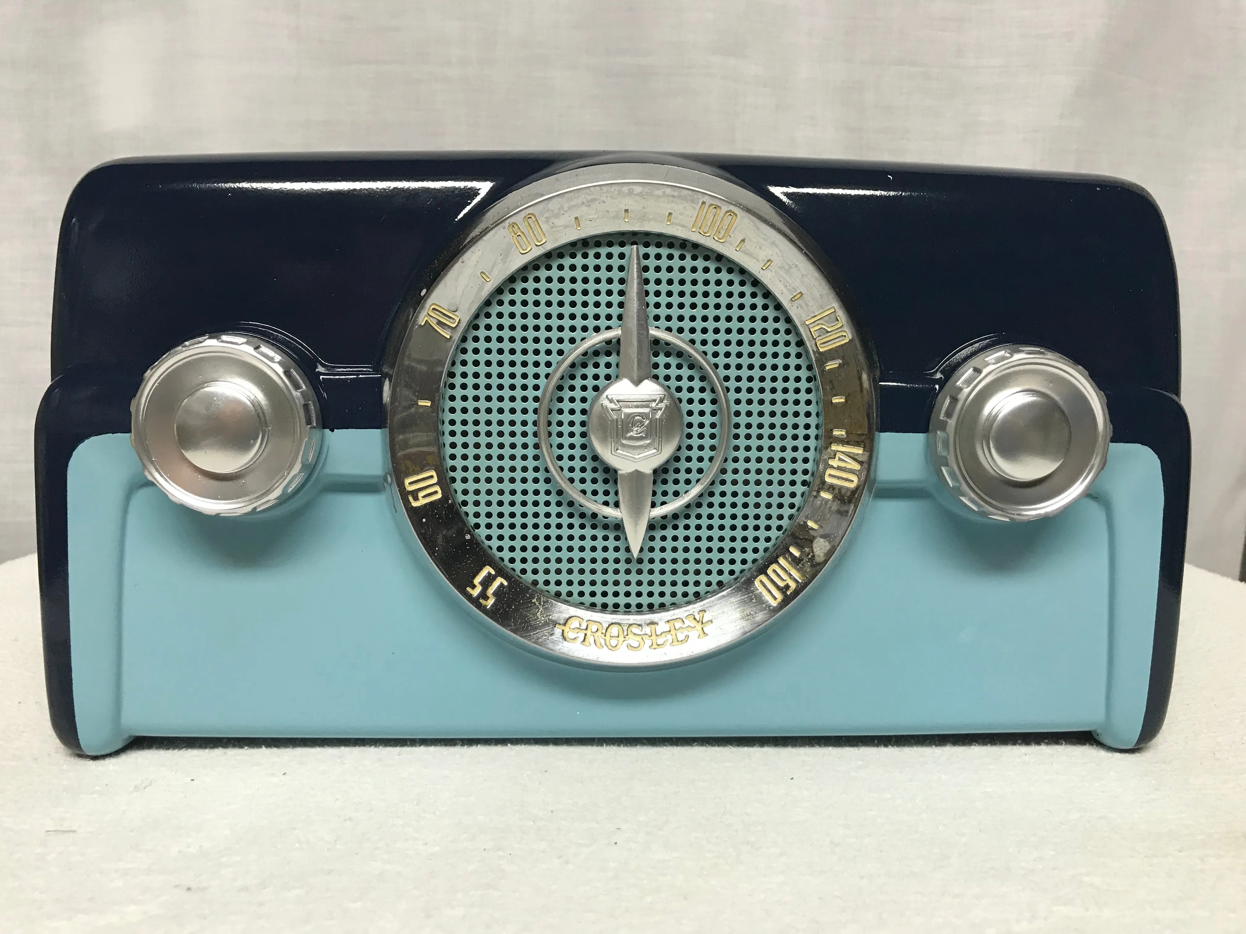 1950 Crosley 10-138 "Dashboard" Tube Radio With Bluetooth input.