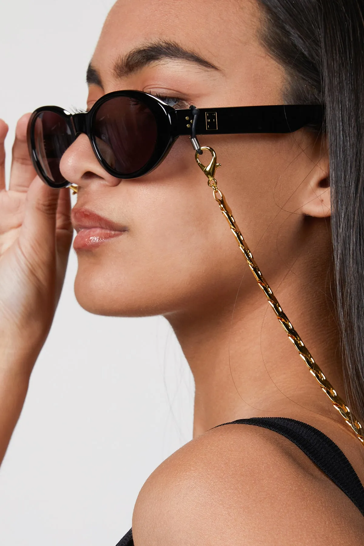CAROLINE BK SUNGLASSES WITH CHAIN