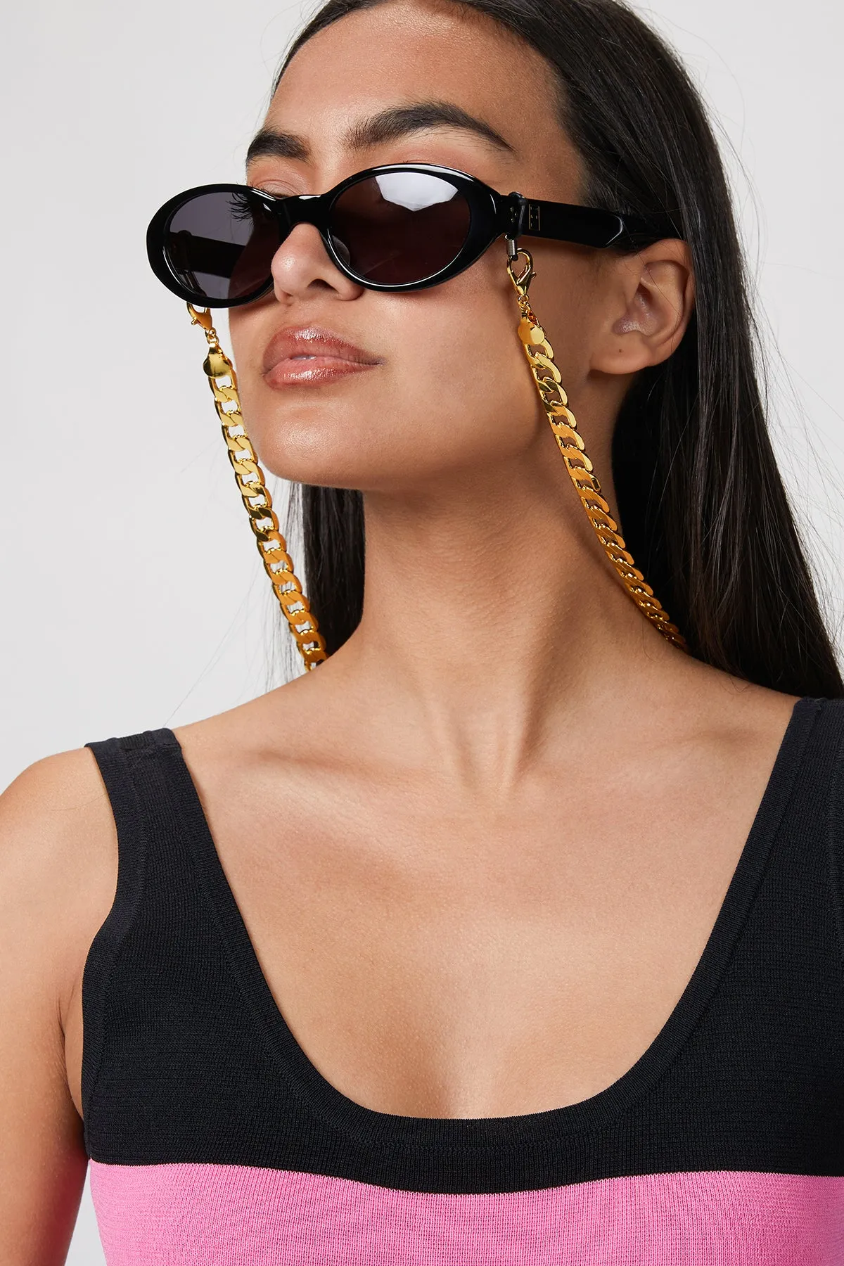 CAROLINE BK SUNGLASSES WITH CHAIN