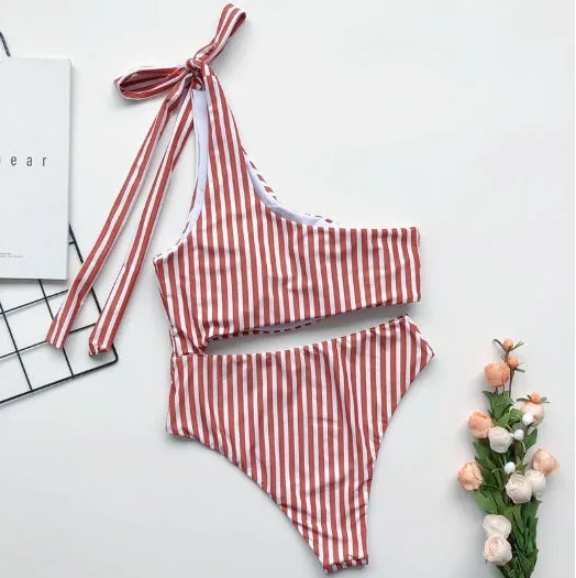 Chic Striped Cut-out One Shoulder One Piece Swimsuit – Trendy & Sexy Beachwear