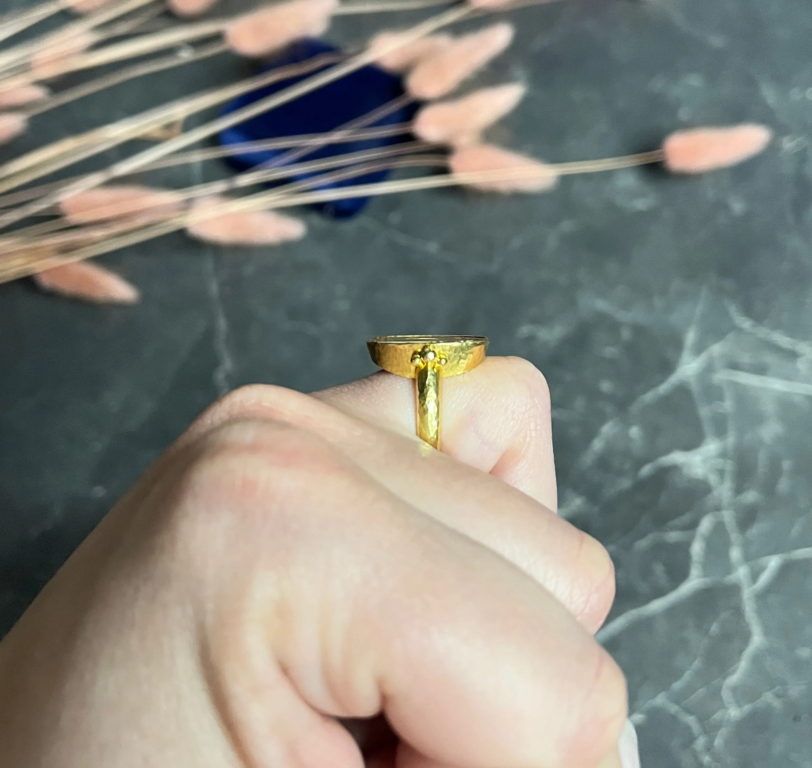 Elizabeth Locke Contemporary 19 Karat Yellow Gold Intaglio Crane Signet Ring