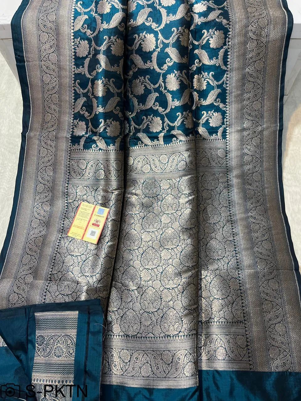 Gold Zari Banarasi Silk Saree with heavy pallu