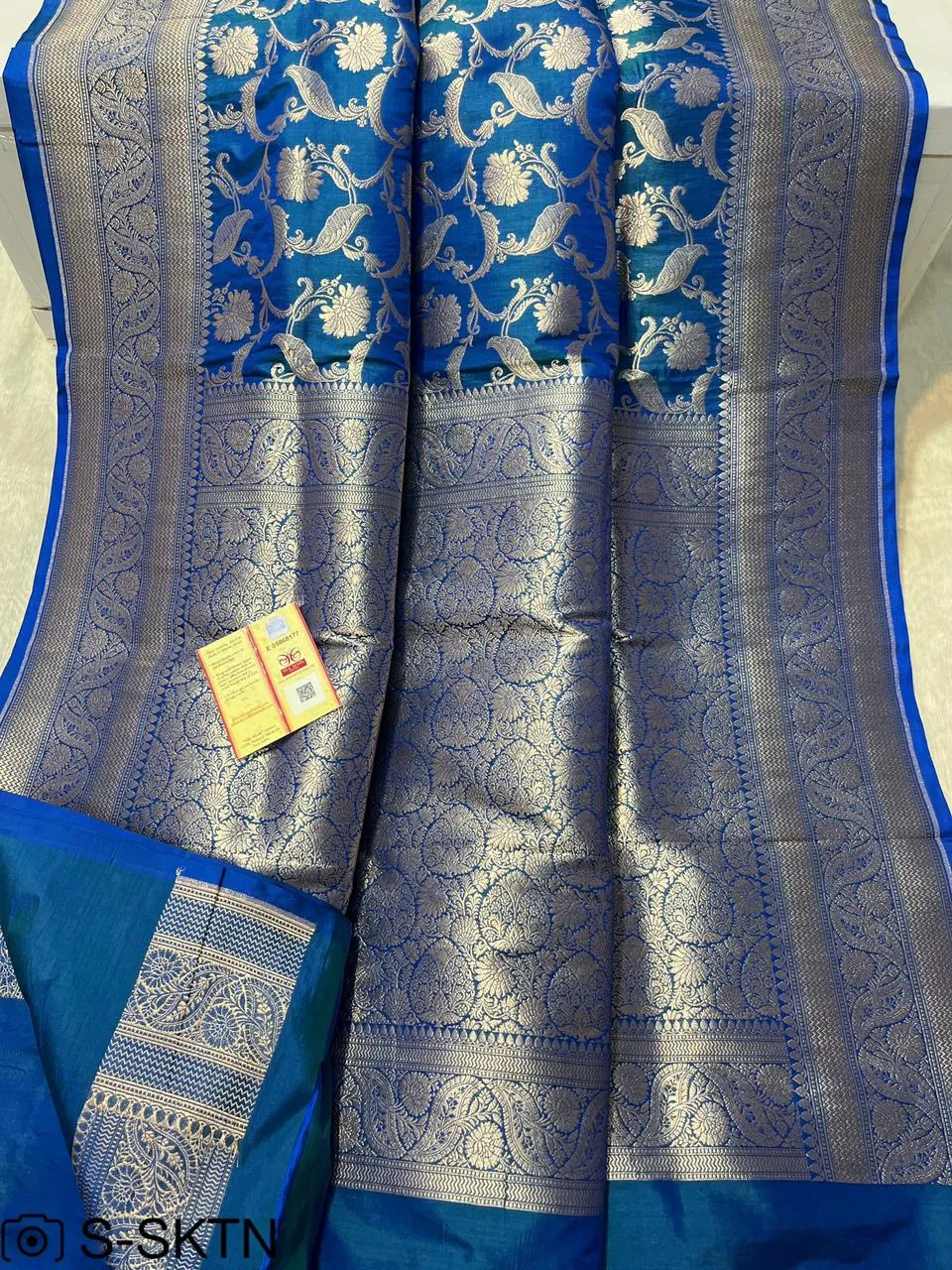 Gold Zari Banarasi Silk Saree with heavy pallu