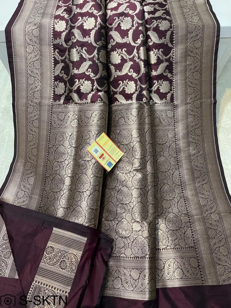 Gold Zari Banarasi Silk Saree with heavy pallu
