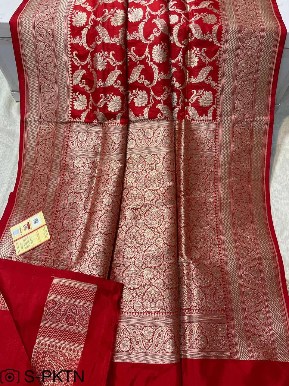 Gold Zari Banarasi Silk Saree with heavy pallu