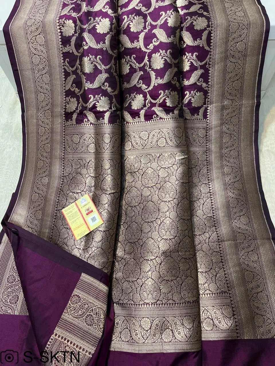 Gold Zari Banarasi Silk Saree with heavy pallu