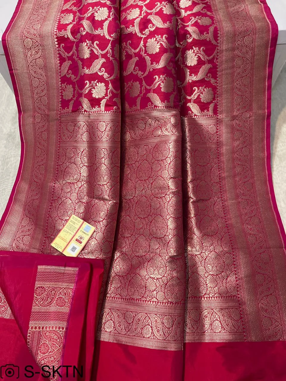 Gold Zari Banarasi Silk Saree with heavy pallu