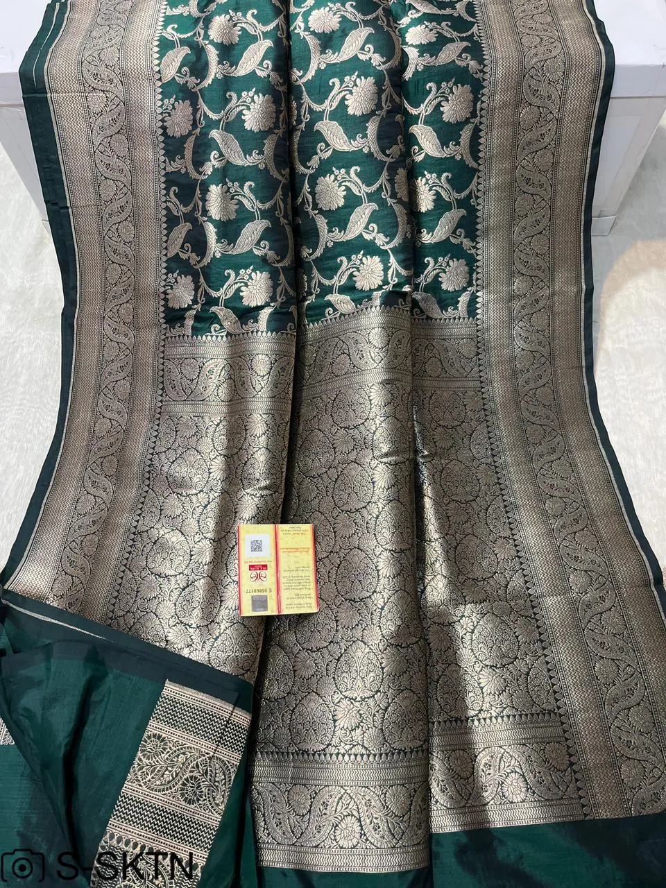 Gold Zari Banarasi Silk Saree with heavy pallu