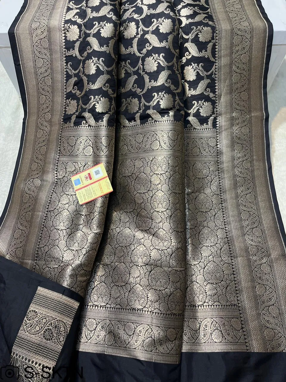 Gold Zari Banarasi Silk Saree with heavy pallu