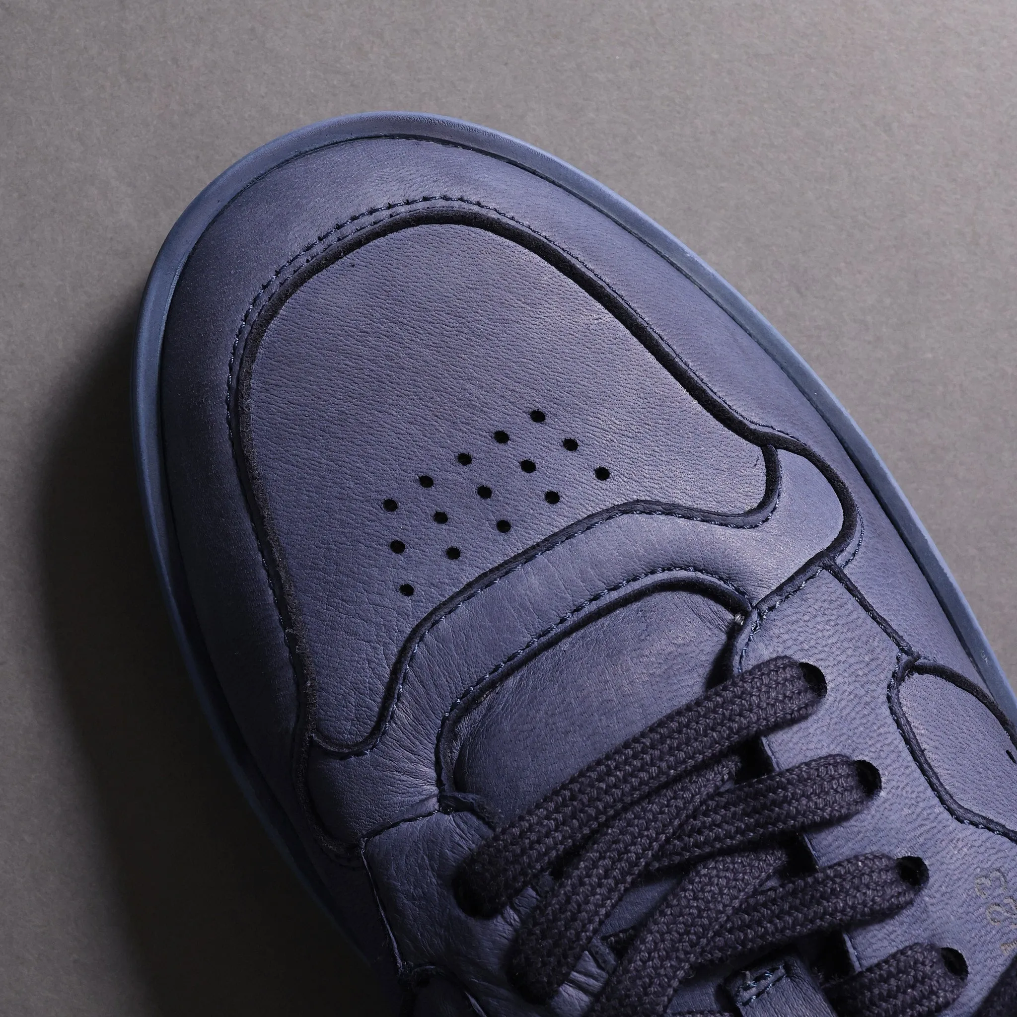 HB01A Navy Sneaker