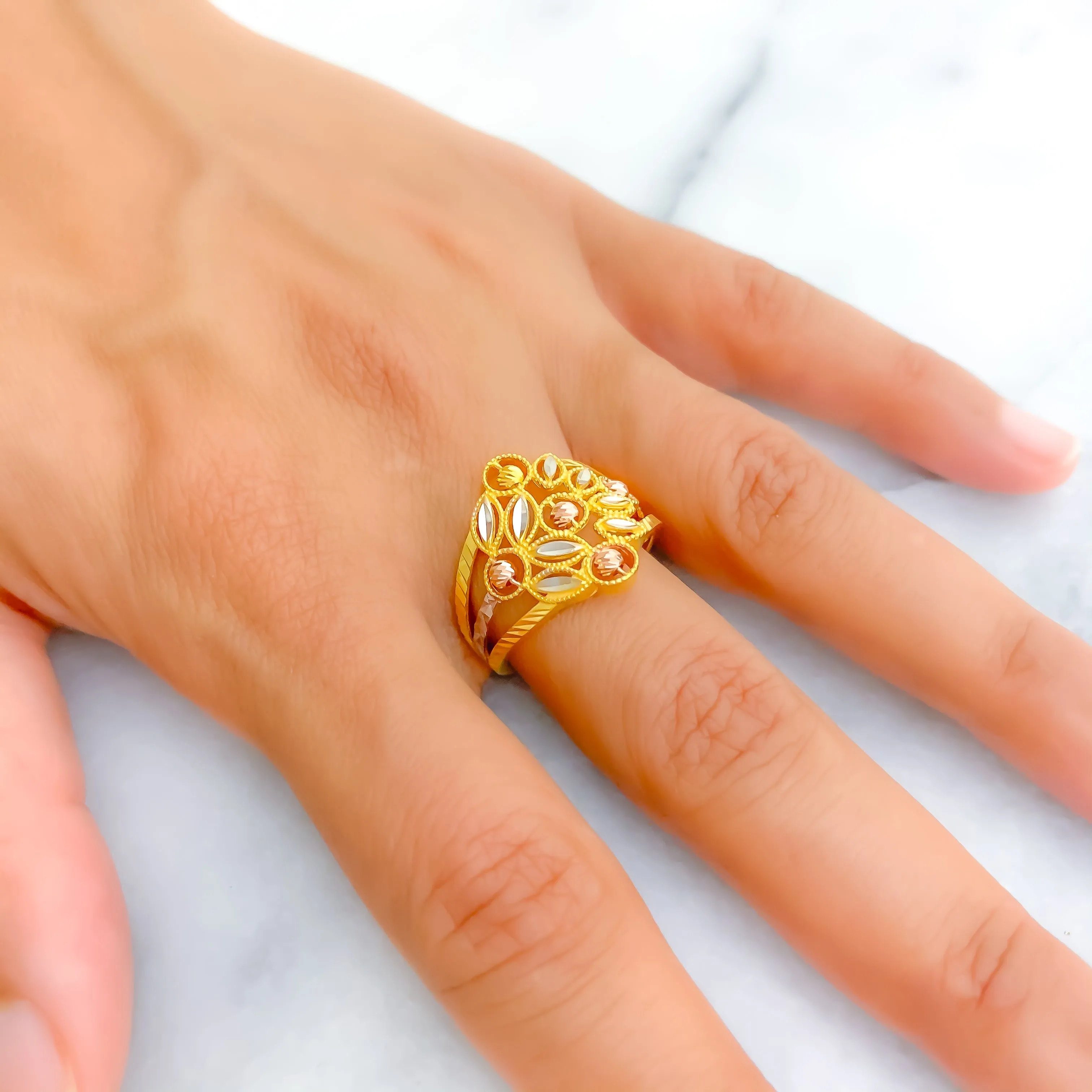 Jazzy Graceful 22k Gold Ring