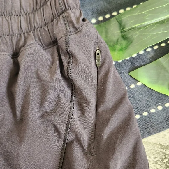 Lululemon Track That Black Shorts 5&quot; Size 4