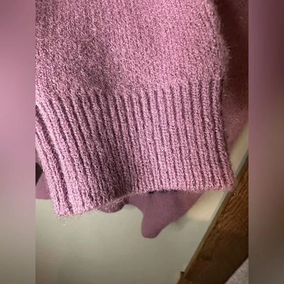 Mauve Crew Neck Sweater with Black Lightning Bolt Design