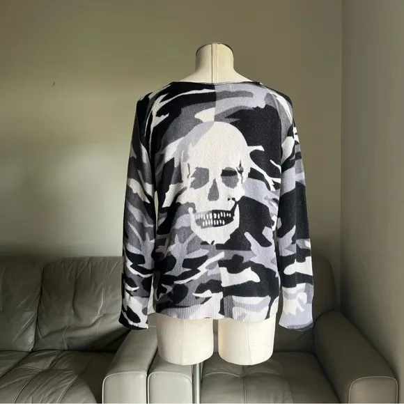 Skull Cashmere Knit Sweater Camo Print MEDIUM Black Gray Crewneck 100% Cashmere