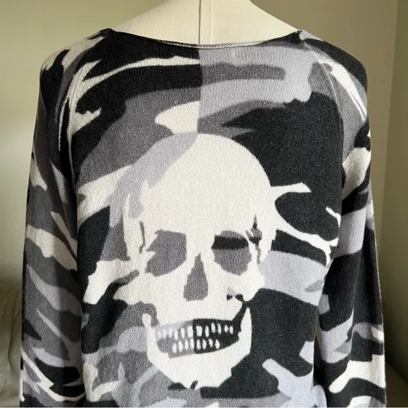 Skull Cashmere Knit Sweater Camo Print MEDIUM Black Gray Crewneck 100% Cashmere