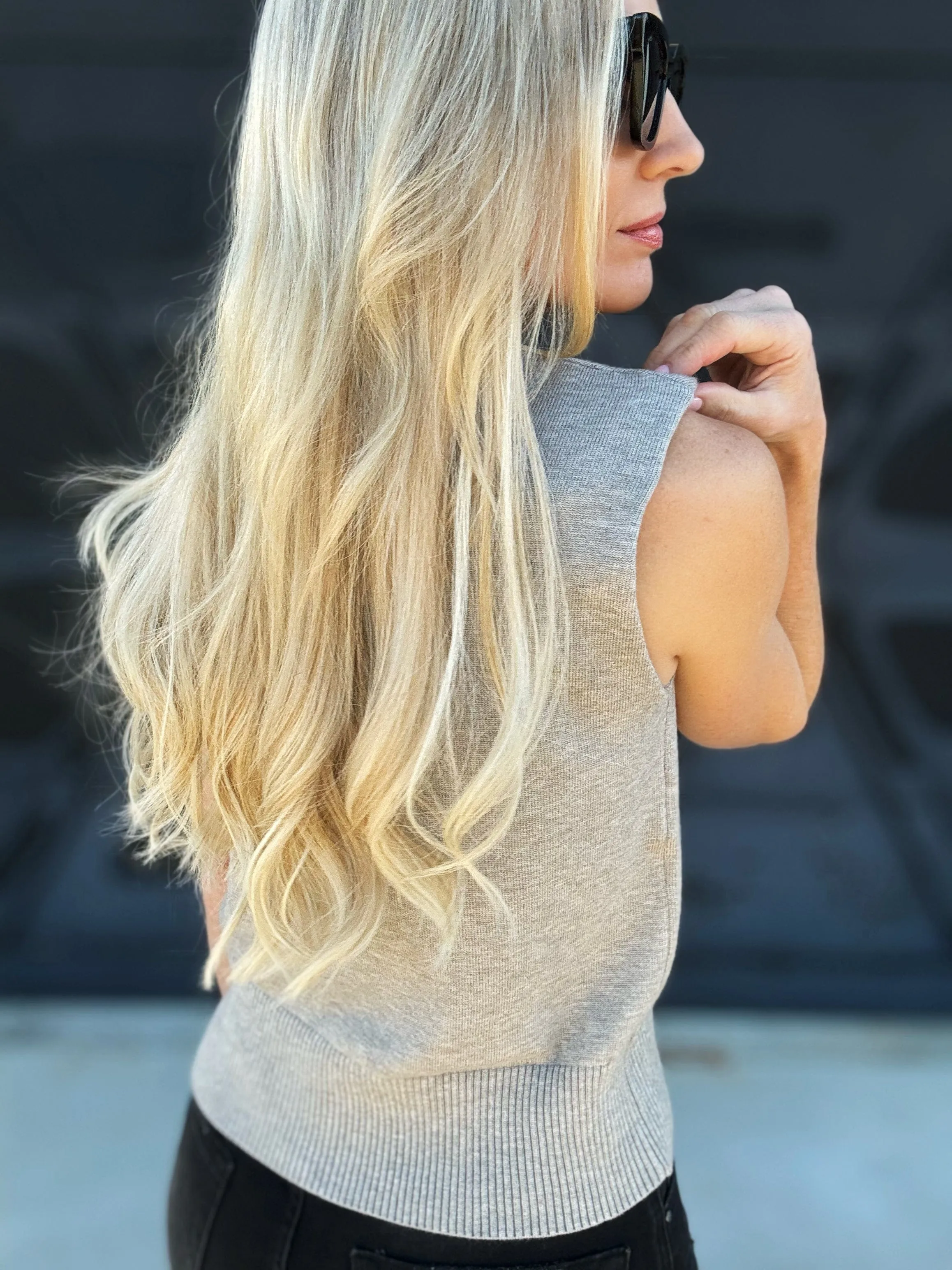Sleeveless Mock Neck Sweater Top In Heather Grey