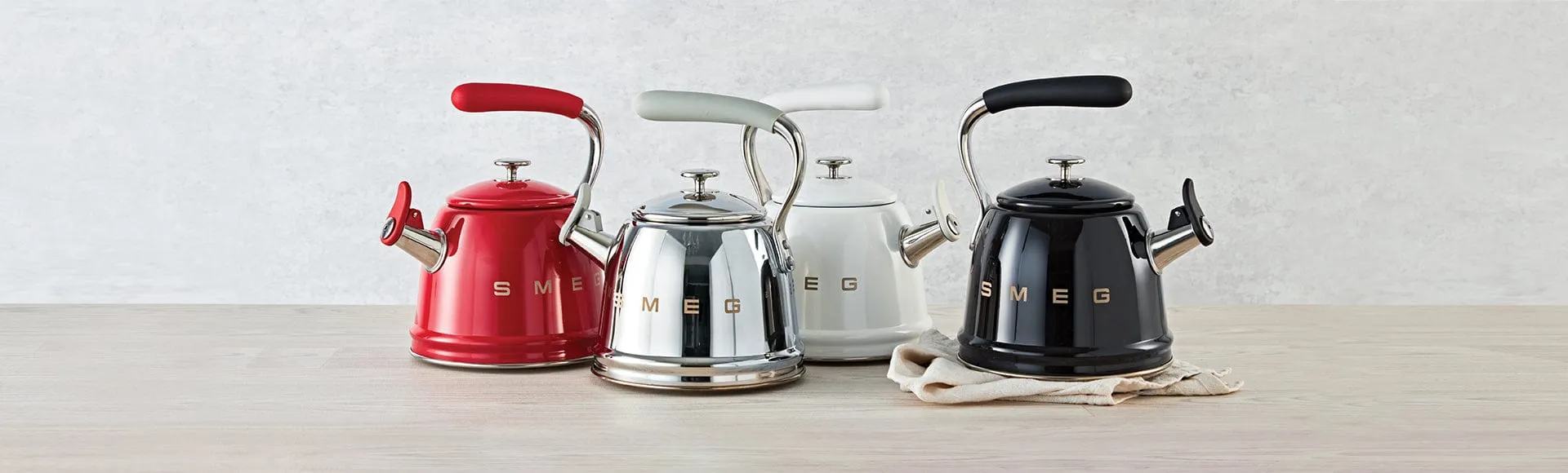 Smeg Whistling Kettle, 2.3 Litre Cream CKLW2001CR