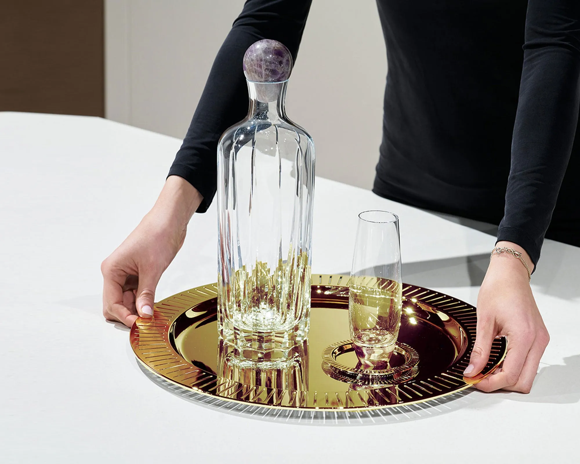 Striations Serving Tray Round, Gold