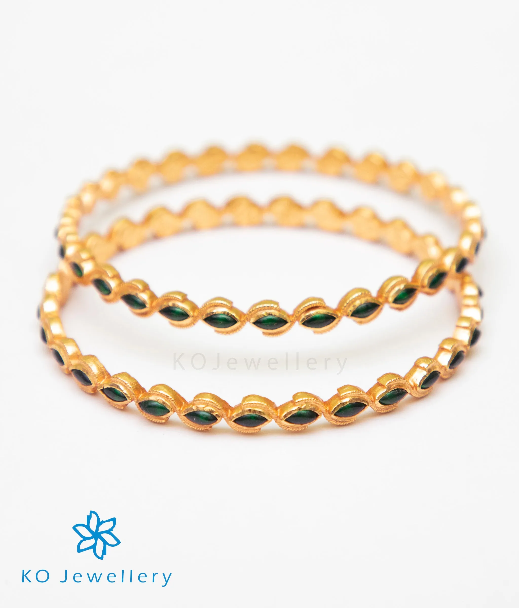 The Eka Silver Kempu Bangle (Green/Size 2.6)