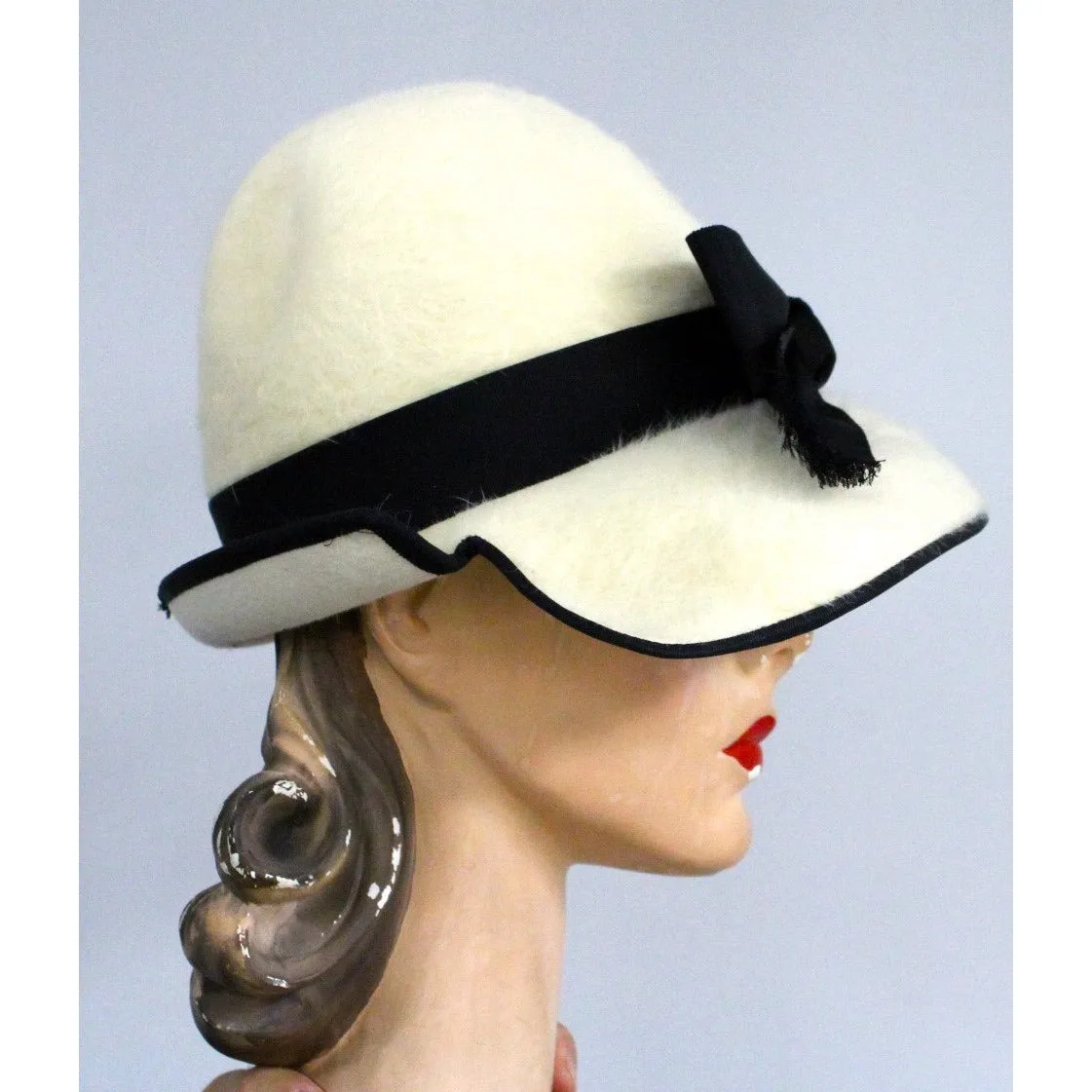 Vintage Ladies Bucket Hat Mr.John Jr Ivory & Black Dramatic Style 1960s