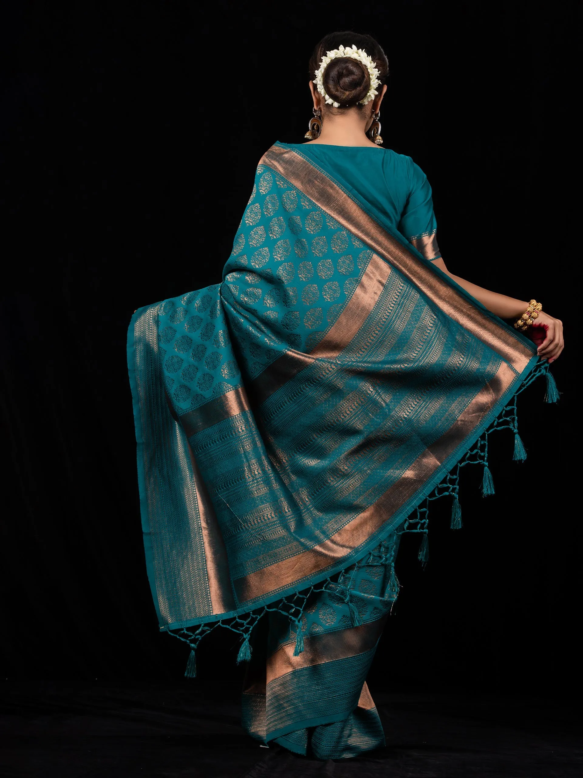 Vishesh Firoza Saree with Blouse Fabric