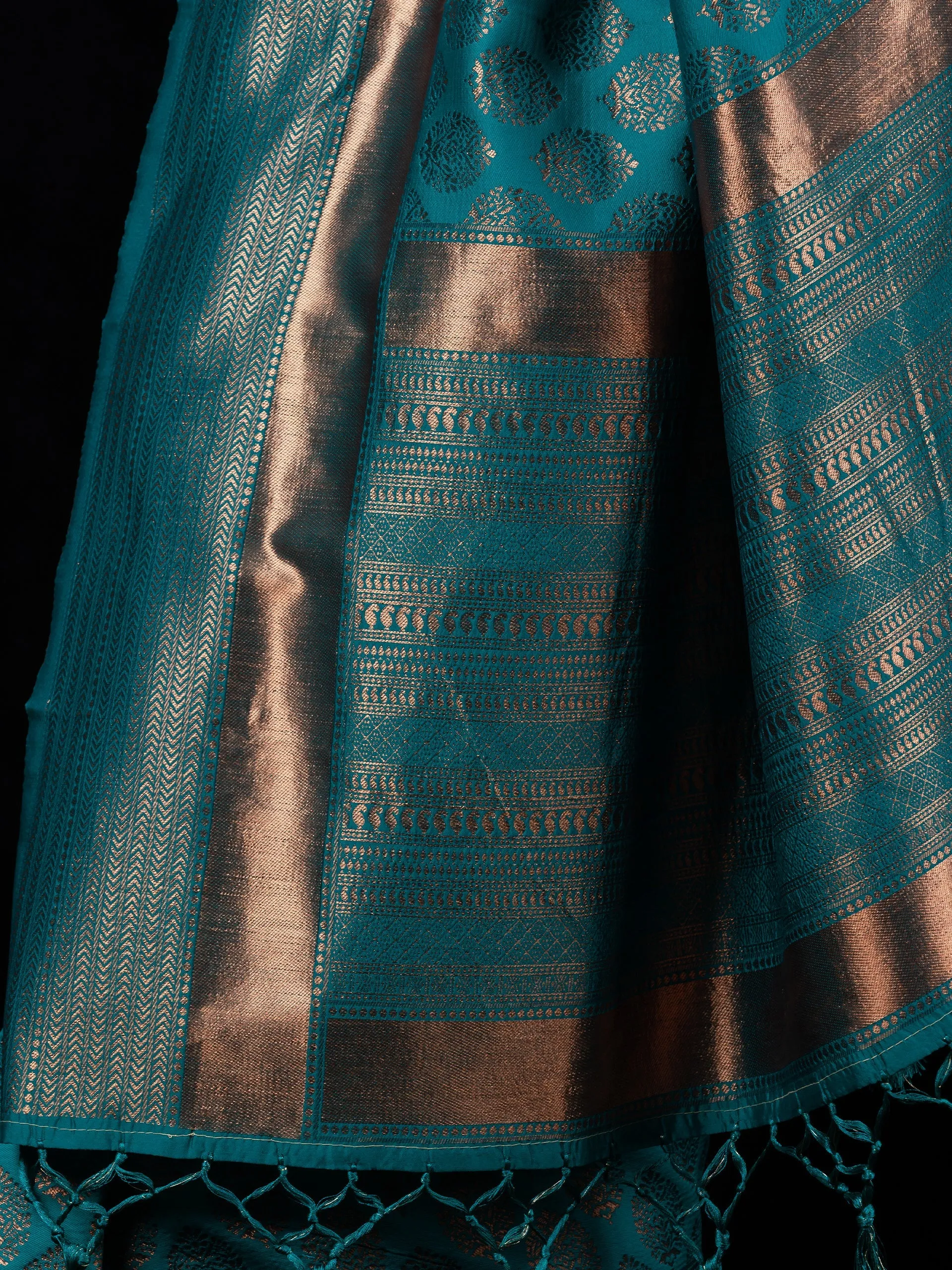 Vishesh Firoza Saree with Blouse Fabric